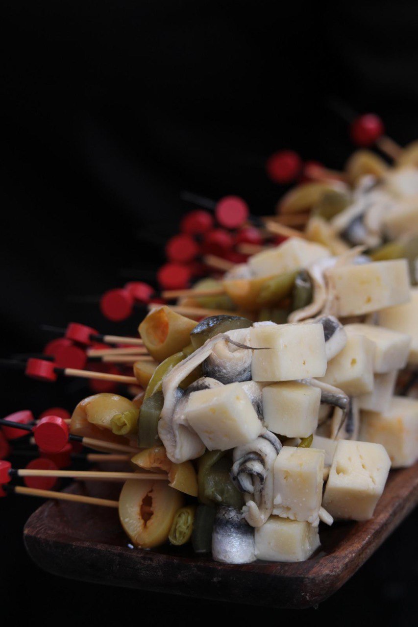 Pinchos variados en presentación